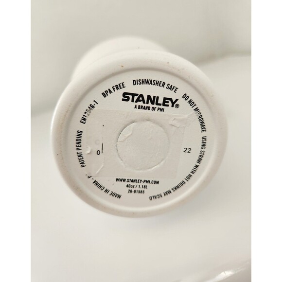 Stanley the big grip travel quencher Cup 40oz Brilliant White Used Please See - Picture 4 of 9